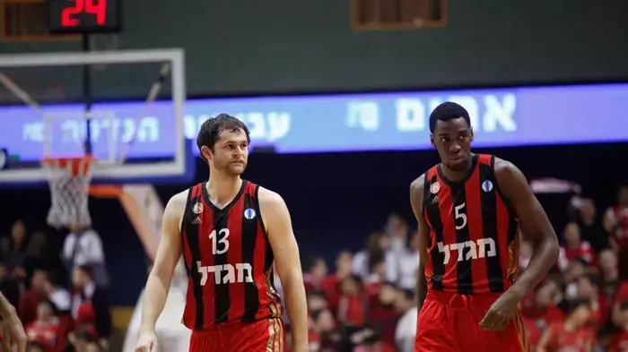 שחקני הפועל ירושלים ג'רוויס ורנאדו, לוק ג'קסון