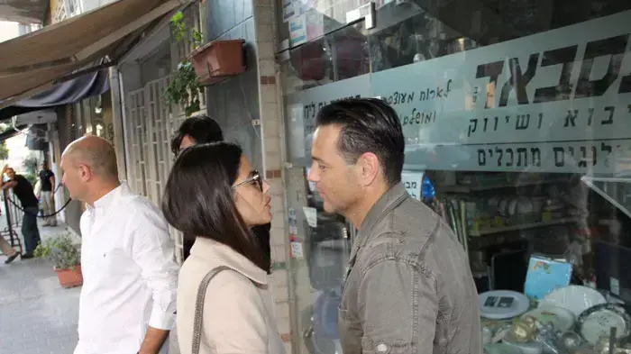 אקי אבני, סנדי בר