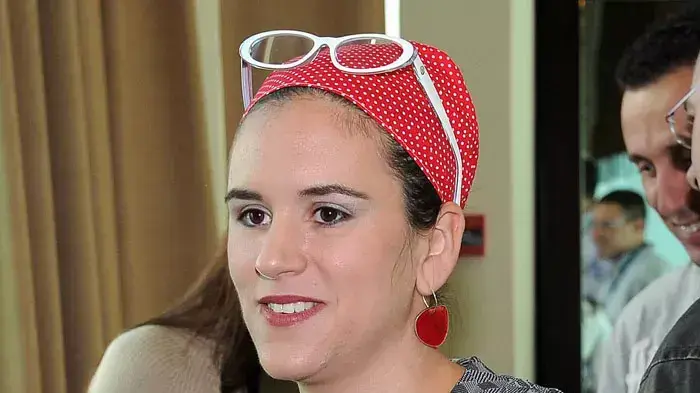 אמילי עמרוסי, ישראל היום