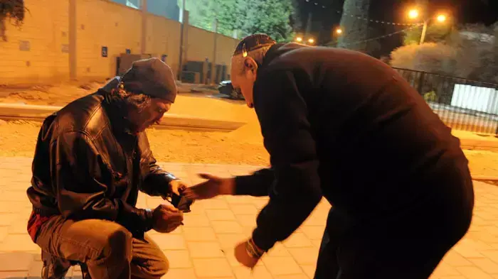 ספסרים לפני המשחק בין עירוני קרית שמונה להפועל תל אביב