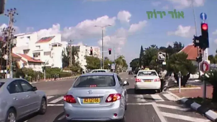 פוטו רצח המצלמה הנסתרת של אור ירוק על התנהגות מסוכנת של נהגי מוניות
