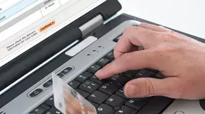 לפטופ וכרטיס אשראי