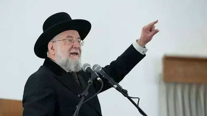 הרב ישראל מאיר לאו באזכרה של משפחת פוגל, ינואר 2012