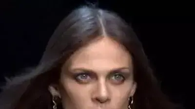הדוגמנית אמילין ואלאד בראיון לערוץ האופנה (FTV)