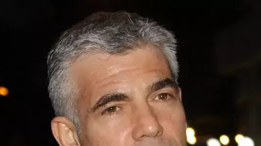 יאיר לפיד חנך מרכז קשישים של ניצולי שואה בחיפה