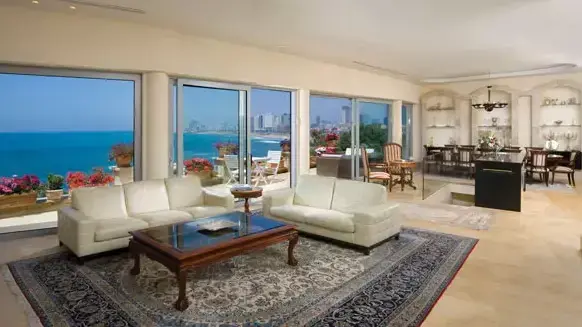 בית משופץ ביפו בתכנון איתי ליננברג ורון רוזן, מרץ 12'