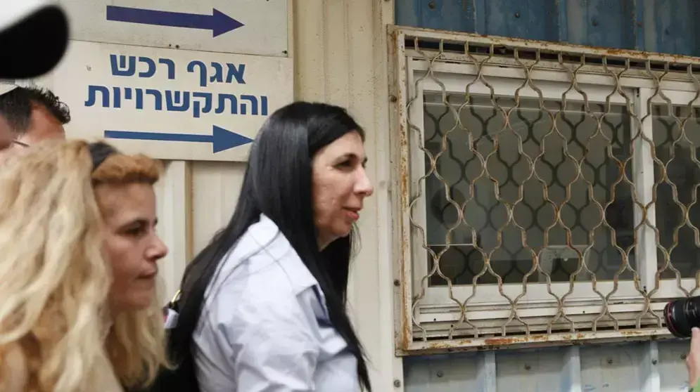 גילה אדרעי בשימוע במשרדי ההנהלה של הרכבת, מרץ 2012