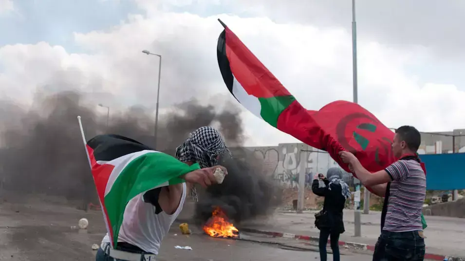עימותים בין פלסטינים לכוחות הביטחון במעבר קלנדיה, בעת הפגנה לציון יום האדמה