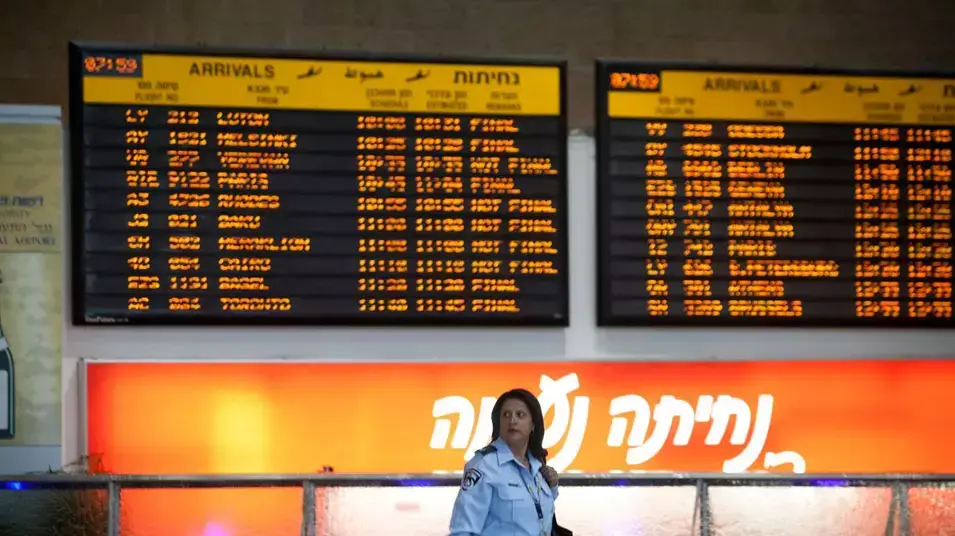 פעילים פרו פלסטינים נוחתים בנתבג