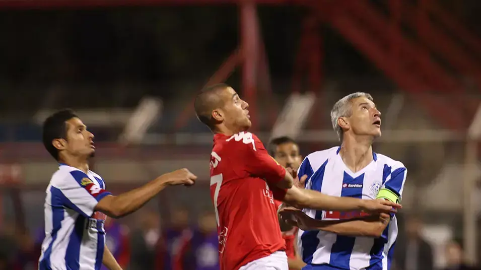 מוראד מגמאדוב שחקן מכבי פתח תקוה מול עידו אקסברד שחקן הפועל באר שבע