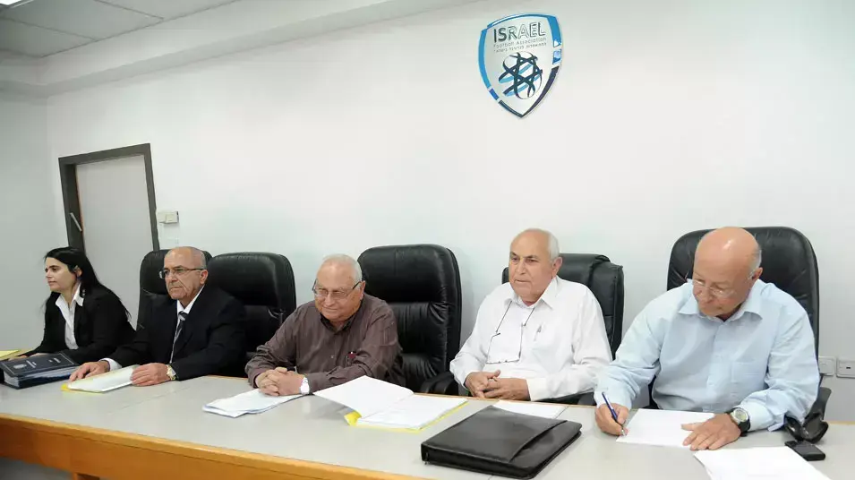 דייני ההתאחדות לכדורגל בדיון בנושא מכבי פתח תקוה