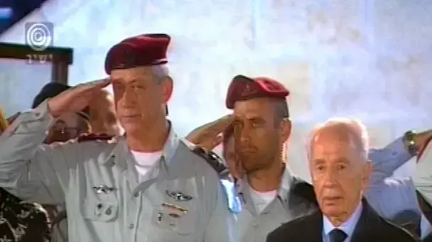 גנץ בטקס: "אם נקיים שלום בתוכנו  ננצח כל מערכה"