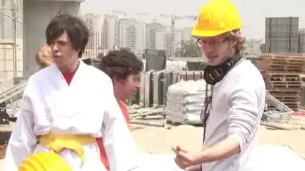 רועי בר נתן עם וניה היימן על סט "ארץ נהדרת"