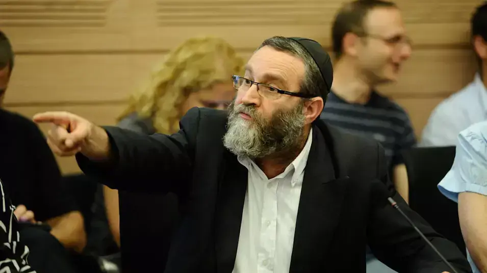 חבר הכנסת משה גפני בוועדת הכנסת אשר התכנסה לדיון על הצעת החוק לפיזור הכנסת, מאי 2012