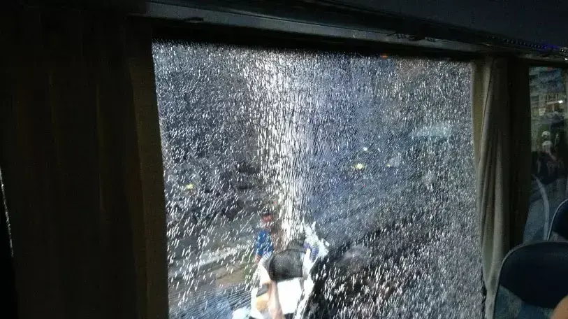 אוטובוס פנאתינייקוס, מחשבון הטוויטר של ניק קאליית'ס