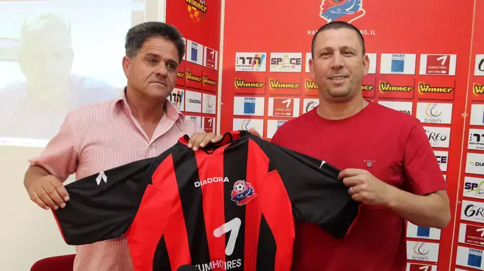 ניר קלינגר, מאמן הפועל חיפה, לצד המנכ"ל אפרים גבאי