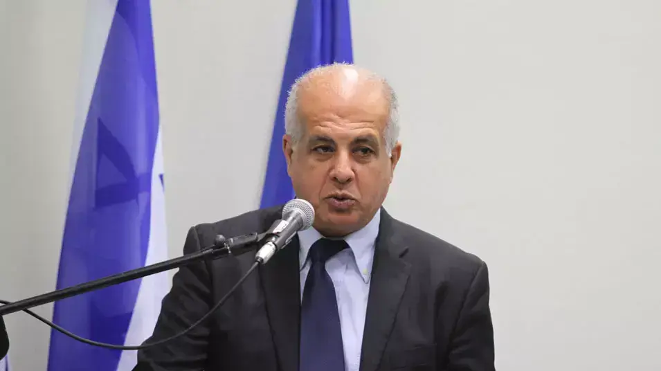 יושב ראש ההתאחדות לכדורגל אבי לוזון