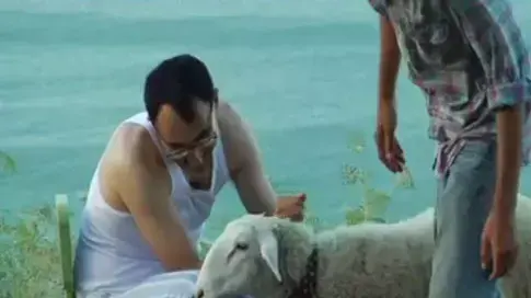 ישראל קטורזה בסרט "העולם מצחיק"