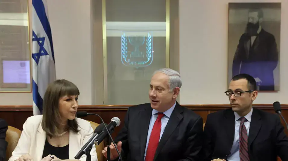 ראש הממשלה בנימין נתניהו בישיבת ממשלה , יוני 2012