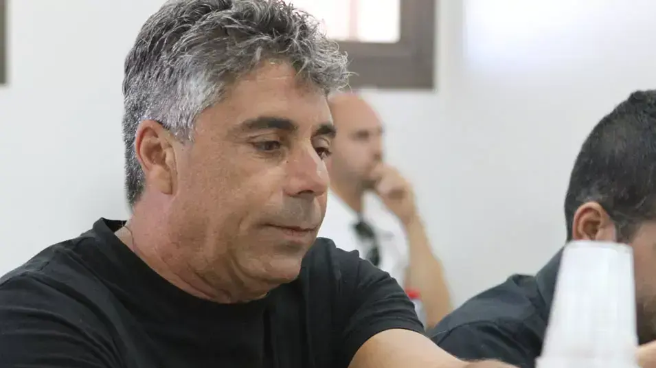 פרוספר אזגי הבעלים של הפועל אשקלון