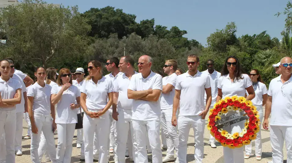 המשלחת האולימפית בטקס הנחת זר לי"א חללי מינכן