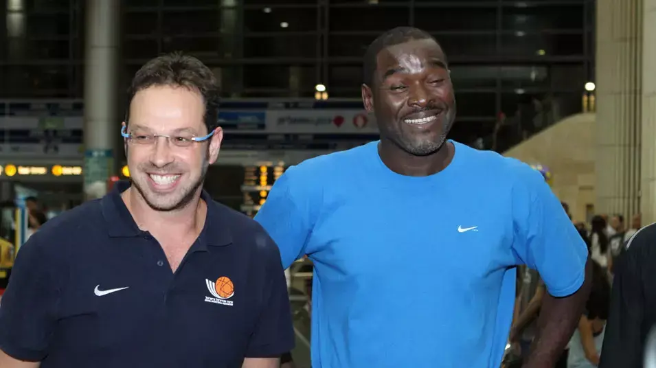 שרון דרוקר מאמן נבחרת העתודה עם ג'ו דאוסן