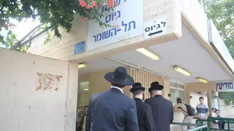 חרדים מגיעים להתגייס בבקו"ם יום אחרי פקיעת חול טל, בקו"ם, יולי 2012