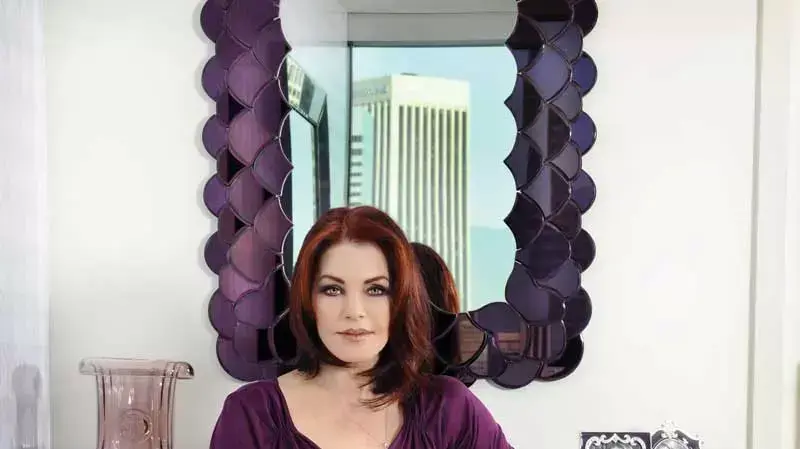קולקציית רהיטים ודקורציה של פרסיליה פרסלי בשיתוף המעצב הישראלי שלומי חזיזה