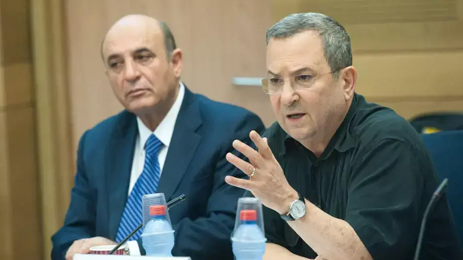 שר הביטחון אהוד ברק ויו"ר קדימה שאול מופז בוועדת חוץ וביטחון, כנסת, יולי 2012