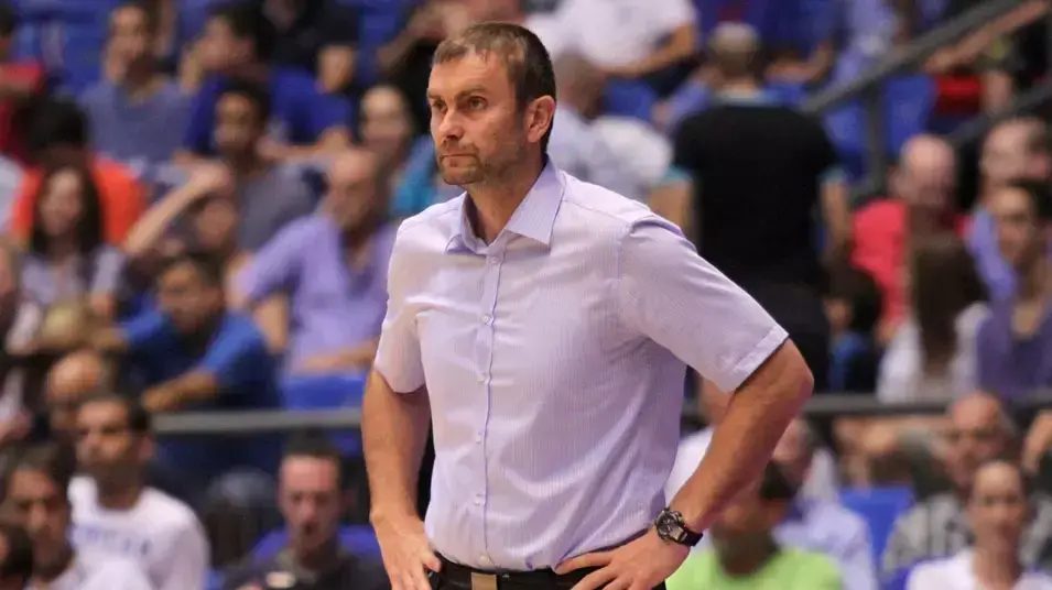 מאמן נבחרת מונטנגרו לוקה פאביצ'ביץ' מאמן נבחרת מונטנגרו לוקה פאביצ'ביץ'