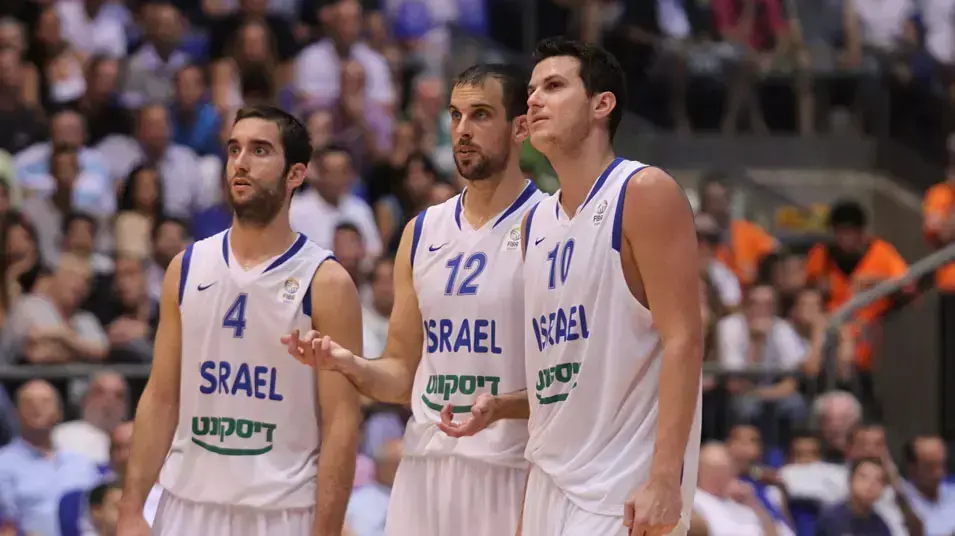 שחקני נבחרת ישראל יוגב אוחיון, יותם הלפרין, גיא פניני