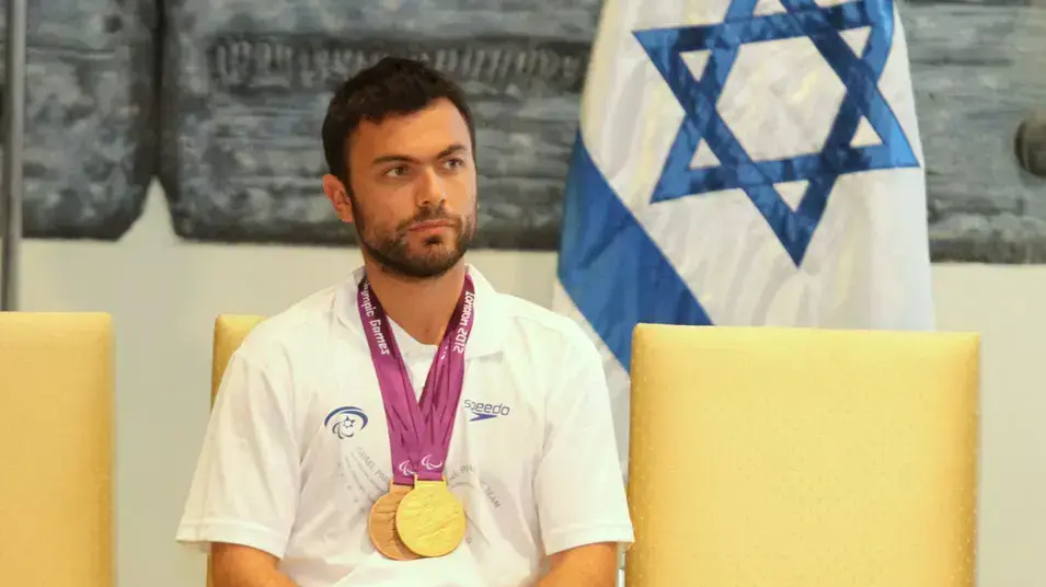 הטניסאי השראלי נועם גרשוני עם מדליית הזהב