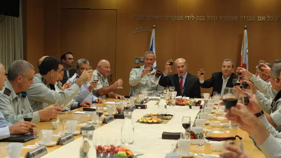 הרמת כוסית של רה"מ בינימין נתניהו וקציני המטה הכללי לכבוד ראש השנה, ספטמבר 2012