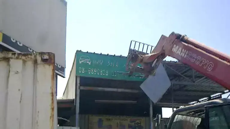 בעלי עסקים מוחים נגד הטלת מס על שילוט