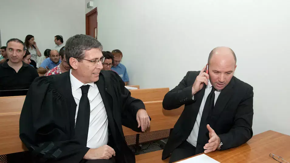 עורכי  הדין אורי קורב ואלי אברבנאל בגזר הדין של אהוד אולמרט , ספטמבר 2012