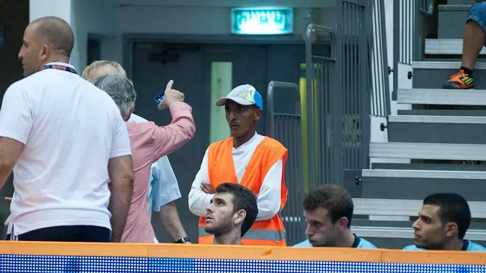 המרתוניסט היילה סטאין משמש כמאבטח באולמה של מכבי ראשון לציון המרתוניסט היילה סטאין משמש כמאבטח באולמה של מכבי ראשון לציון