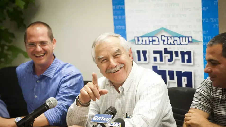 יאיר שמיר נפגש עם פעילי ישראל ביתנו, אוקטובר 2012