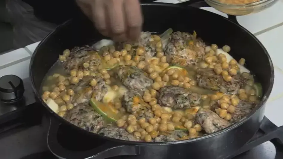 קציצות עוף, כורכום, לימון וחומוס