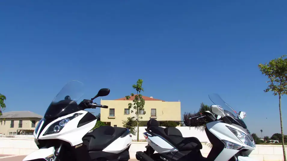 מבחן השוואתי סאן יאנג ג'ויימקס 300 מול קימקו דאון טאון 300