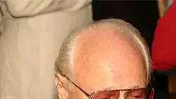 אפרים קישון ביום הולדתו ה-80
