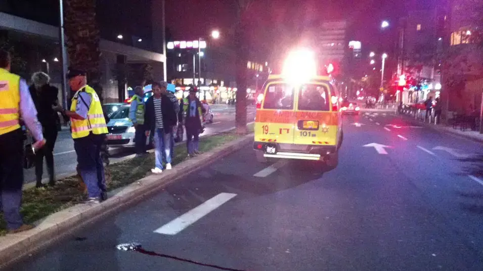 הולך רגל נפגע מרכב ברחוב אבן גבירול בתל אביב, נובמבר 2012