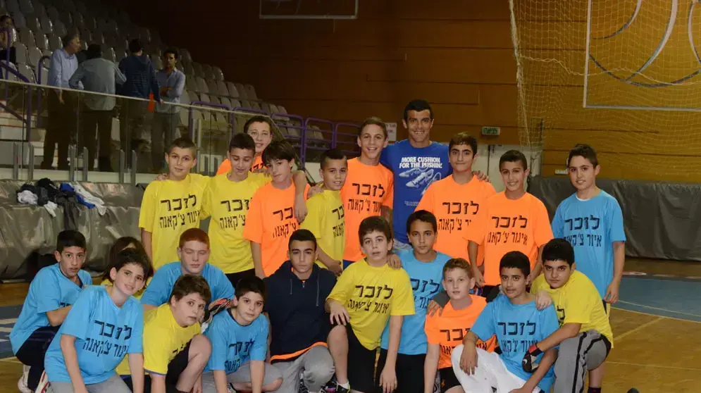 קרלוס צ'קאנה שחקן הפועל רמת גן (הגבוה מכולם בשורה העליונה)
