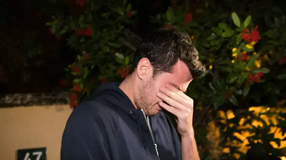 שחקן מכבי תל אביב גיא פניני בוכה