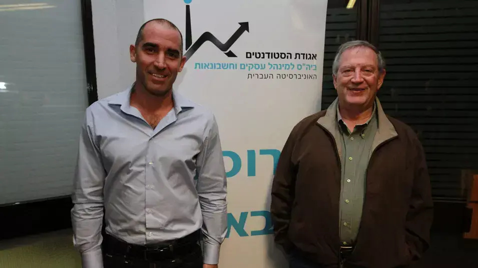 איתמר צ'יזיק מנכ"ל מכבי חיפה (ימין) עם איציק קורנפיין יו"ר בית"ר ירושלים