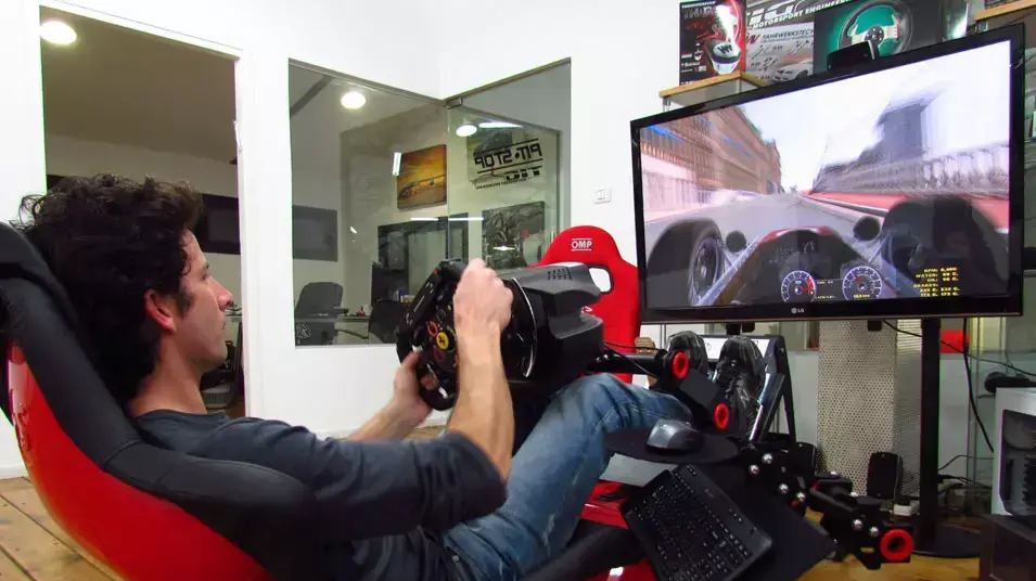 סימולטור מדמה נהיגה של SimRace