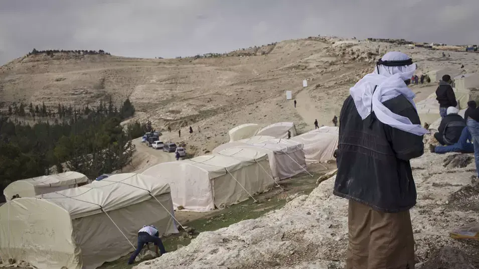 פלסטינים הקימו מאחז באזור E1 בסמוך למעלה אדומים פלסטינים הקימו מאחז באזור E1 בסמוך למעלה אדומים