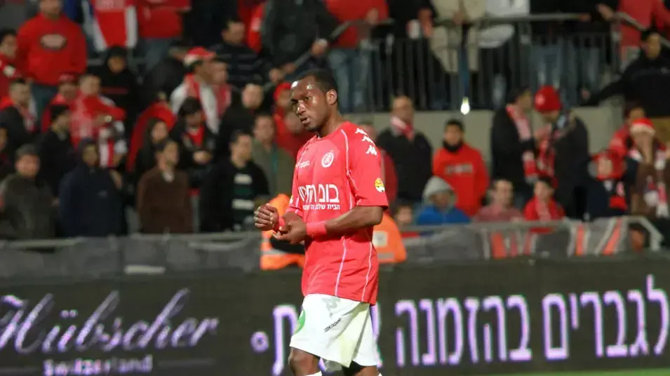 שחקן הפועל תל אביב ד'גמבה דג'מבה מורחק מול בית"ר ירושלים