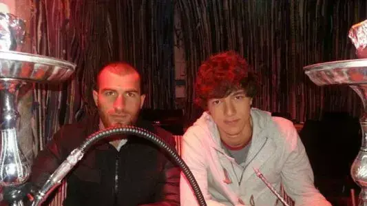זאור סדאייב וג'יבראיל קאדייב שחקני בית"ר ירושלים מעשנים נרגילה
