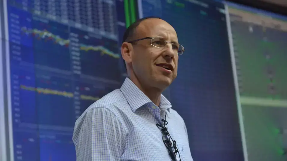 גיל שרון, מנכ"ל פלאפון, במסיבת עיתונאים בעקבות תקלה ברשת פלאפון,  ינואר 2013