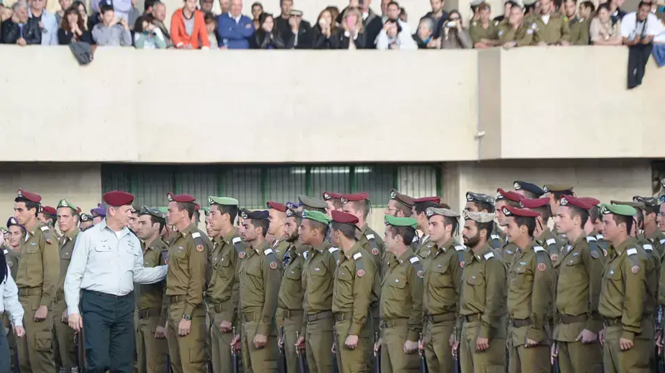 הרמטכ"ל בני גנץ טקס סיום קורס קצינים בבה"ד 1, פברואר 2013